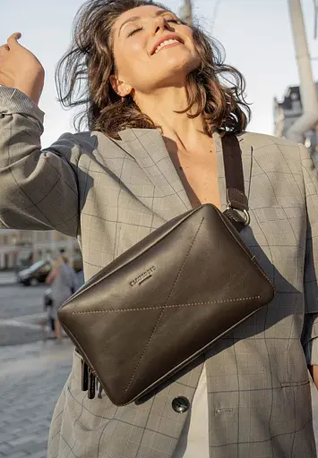 Шкіряна поясна сумка Dropbag Maxi темно-коричнева - фото 9