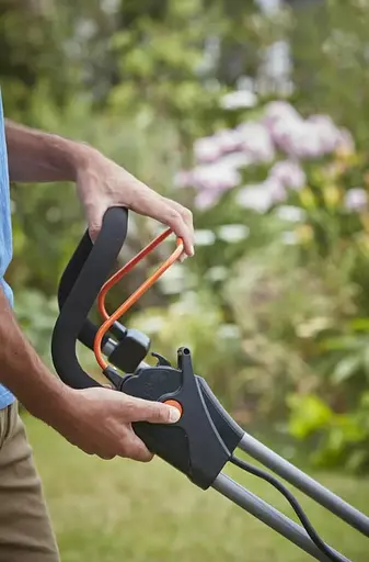 Газонокосарка акумуляторна Black+Decker BCMW3318L2 - фото 13