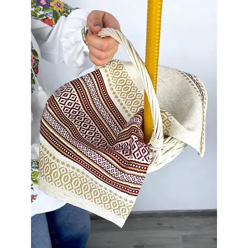 Комплект Великодній кошик Буковина маленька з лляним рушником 45х30 см Промінь та свічкою