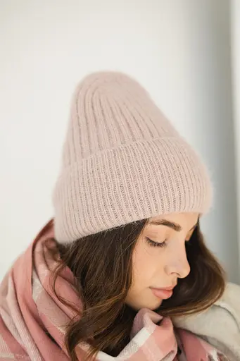 Женская зимняя шапка Бини Ангора с ангорой 80% орнаментом и флисовой подкладкой Светло-розовый - фото 2
