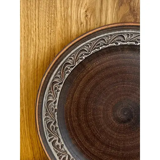 Тарілка для млинців керамічна (глиняна) різьблена Ангоб 3 л - фото 6