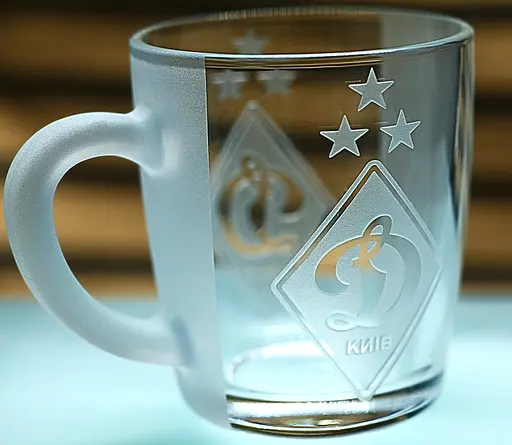 Скляна чашка 350 мл ФК Динамо Київ з гравіюванням подарунок для фаната  футбольна кружка - фото 2