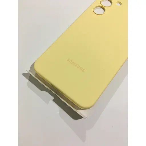 Оригинальный силиконовый чехол Samsung Silicone Case для Samsung Galaxy S24 FE Yellow EF-PS721CYEGWW - фото 8