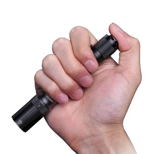 Ручной мини фонарик Fenix E20 V2.0 360лм 2хАА (Черный) - фото 2