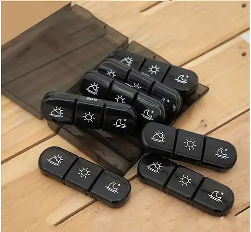 Таблетниця-органайзер RUHHY 24287 на 7 днів 3 секції в день чорна - фото 4