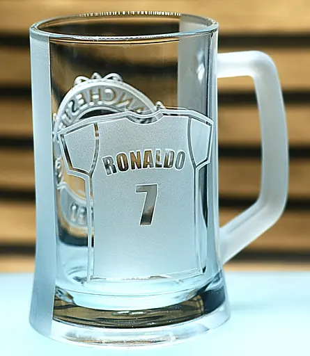 Пивний келих 660 мл Манчестер Юнайтед FC Manchester з гравіюванням подарунок для фаната  футбольний кухоль Роналдо - фото 5