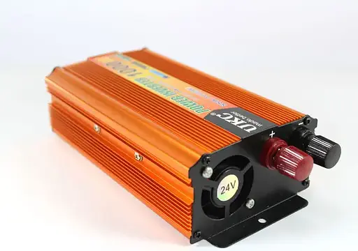 Преобразователь постоянного тока 1000W UCK SSK-1000W AC/DC инвертор для автомобиля 12В-220В - фото 2
