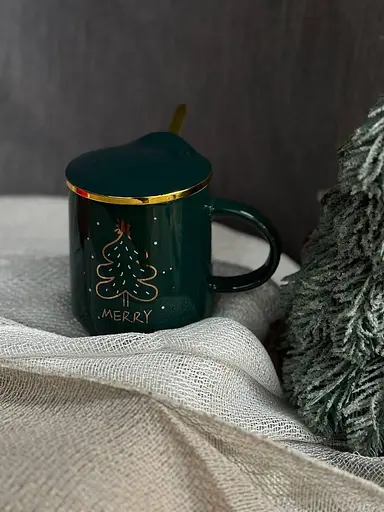 Новорічна кружка Olens 102-1084 Золотий рік керамічна з кришкою і ложкою 370 мл Зелена - фото 2