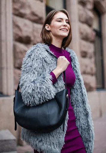 Шкіряна жіноча сумка Круасан чорна Krast - фото 2