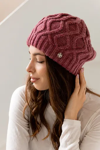 Женский зимний берет Оран из акрила и шерсти 80% с двойной вязкой Темно Розовый - фото 2