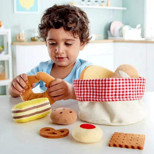 Игровой набор Hape E3168 Корзина с выпечкой набор текстильных игрушек - фото 8