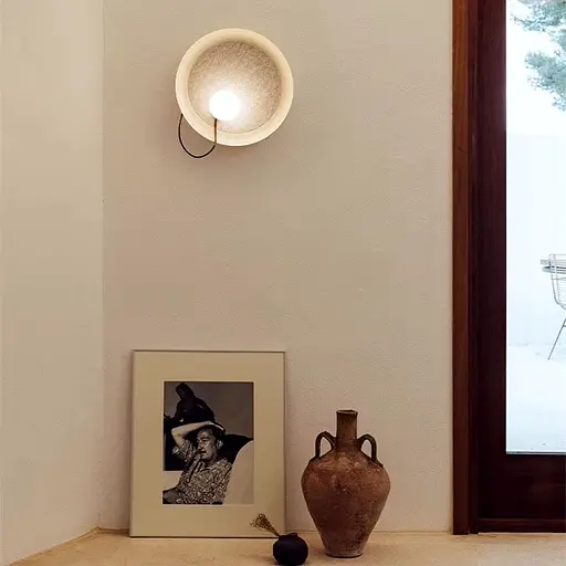 Бра в белом корпусе с белым шариком на магните Line F Арт. W166 B -250 WT - фото 1