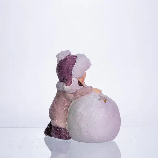 Новорічна фігурка з підсвіткою Дівчинка зі сніговою кулею з фарфори 11×7×12 см Yiwu CR-5-9 - фото 4