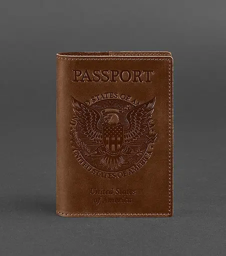 Кожаная обложка для паспорта с американским гербом светло-коричневая. - фото 1