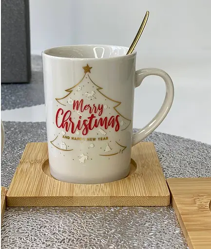 Кружка новогодняя Olens 8030-290-2 Белое Рождество керамическая на подставке с ложкой 160мл - фото 2