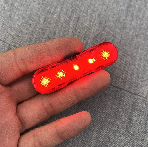 Велосипедный фонарь задний аккумуляторный AS1010 габаритные огни вело фара красный свет 4 режима - фото 2