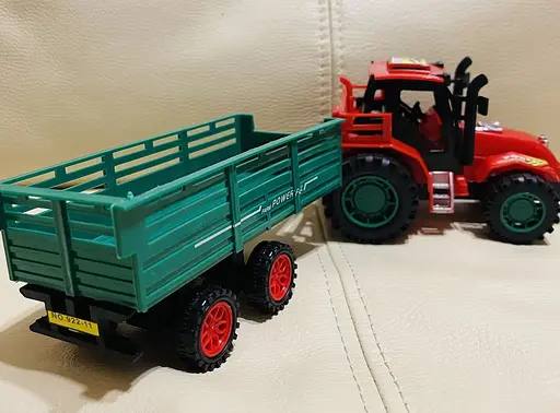 Іграшковий пластиковий трактор з причепом та тваринами Farm Tractor Hot power (077871) Червоний із зеленим - фото 2