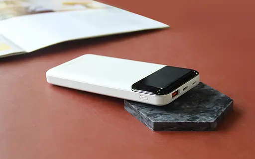 Зовнішній акумулятор REMAX RPP-502 Hunch Series 10000 mAh білий - фото 4