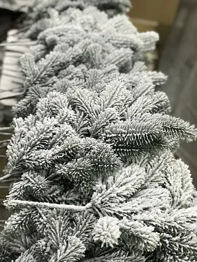 Гілка хвойна Hvoya Premium лита зелена засніжена 53 см 3 шт. - фото 3