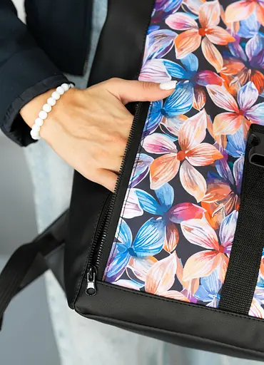 Жіночий рюкзак Sambag Roll Top One чорний принт "Flowers" 41 х 30 х 16 см (24208153) - фото 3