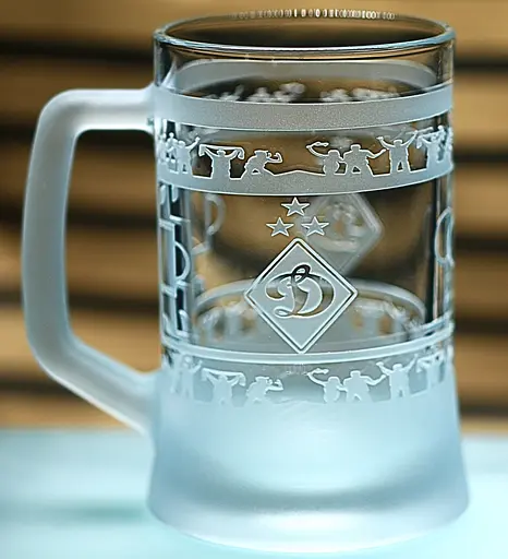 Пивний келих 660 мл ФK Динамо Київ з гравіюванням подарунок для фаната футбольний кухоль круговий - фото 1