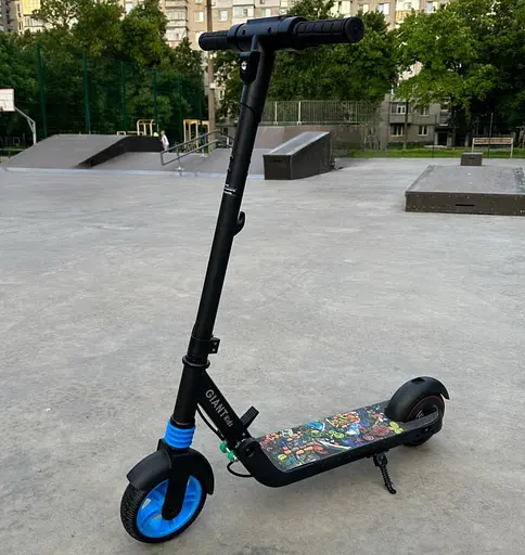 Детский электросамокат GIANT Kids E10 PRO 4.4Ah черный с LED - подсветкой (модель 2025 года) - фото 2