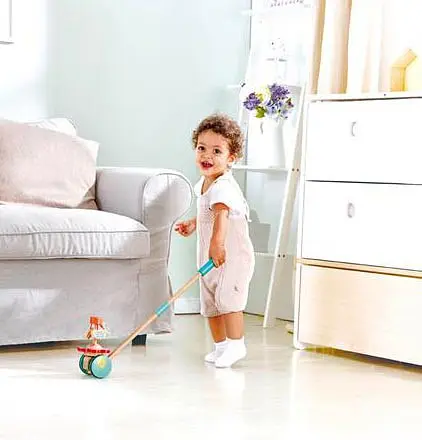 Деревянная каталка Hape E0341 Танцующие бабочки для девочек и мальчиков - фото 5