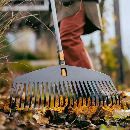 Граблі пластикові легкі для газонів Fiskars OneClick L 51 см (1080673) - фото 3