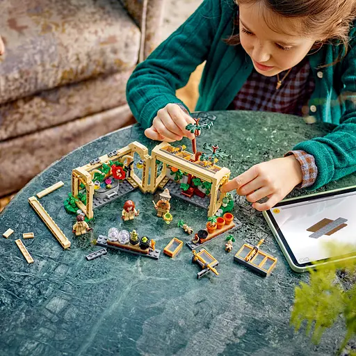 Конструктор LEGO Harry Potter Замок Гогвортс: урок гербології 390 деталей (76445) - фото 13