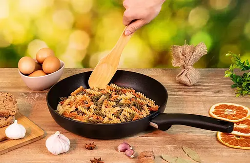 Сковорода універсальна Tefal Ultimate 28 см  Titanium 3Х (G2680672), с трехслойным титановым антипригарным покрытием Titanium 3Х - фото 4