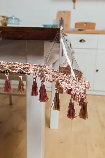 Скатерть силиконовая с бахромой розовая пудра 290х110 см - фото 2