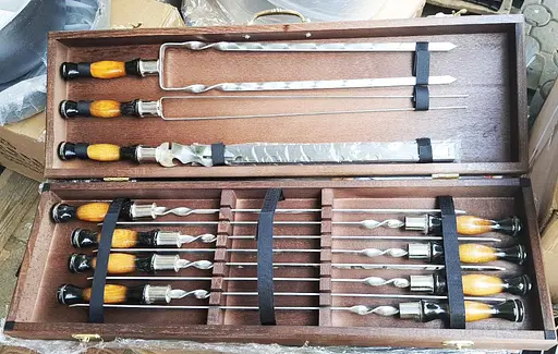 Набор шампуров с деревянными ручками 11 предметов в деревянном коричневом кейсе. - фото 2