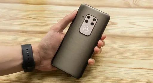 Смартфон Motorola One Zoom 4/128GB Brushed Bronze - фото 7