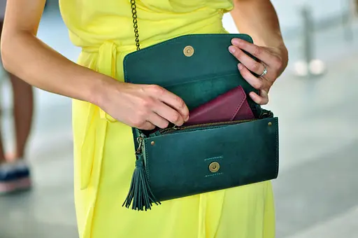 Женская кожаная сумка Элис зеленая crazy horse - фото 9