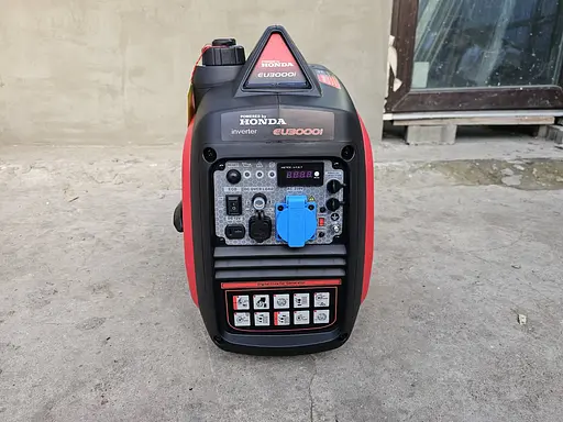 Генератор инверторный бензининовый 3,2 кВт Honda EU3000i +USB - фото 5