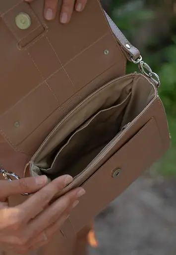 Женская кожаная сумка Ester карамель краст - фото 5