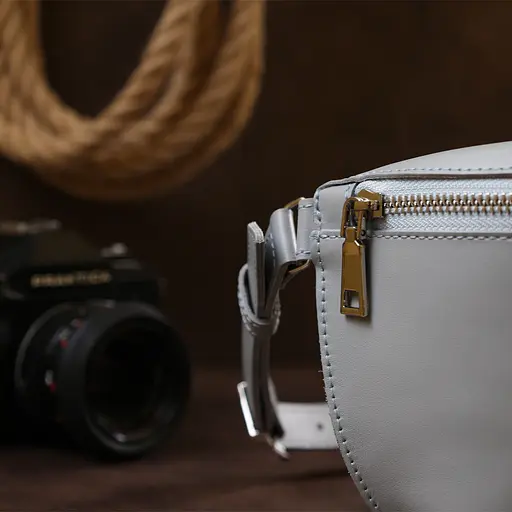 Шкіряна жіноча сумка бананка Shvigel 23х13х5 см sum0020187 - фото 7