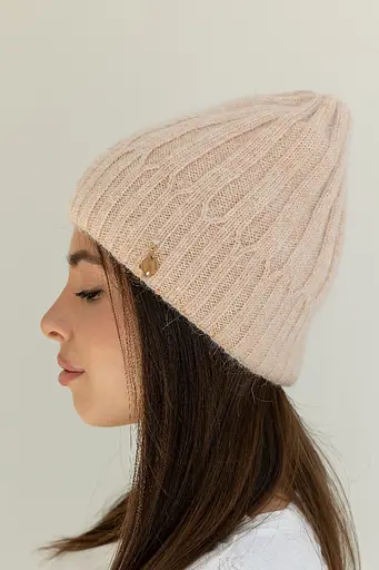 Теплая женская шапка Ангораектор двухслойная с брошью Молочный - фото 2