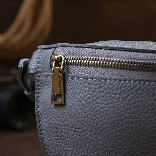 Шкіряна жіноча сумка бананка Shvigel 23х12.5х6 см sum0020185 - фото 7