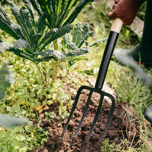 Вила садові з дерев'яною ручкою Fiskars Solid 113 см (1070676) - фото 2