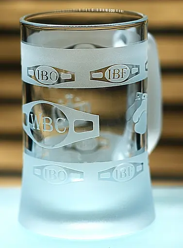 Пивний келих 660 мл Усік символ непереможності та волі до перемоги подарунок для фаната боксу кухоль з гравіюванням - фото 7