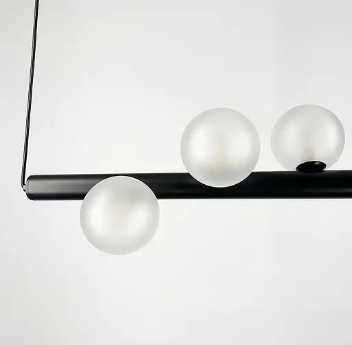 Горизонтальная люстра в черном каркасе с миниатюрными белыми плафонами Line.F Длина 120 см - фото 6