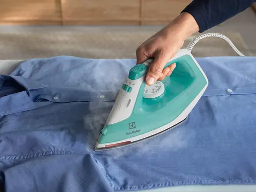 Electrolux Утюг, 2200Вт, 250мл, паровой удар 90гр, нерж. сталь, зелено-белый - фото 3