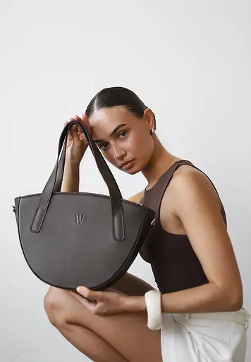 Жіноча шкіряна сумка Bella темно-коричнева - фото 2