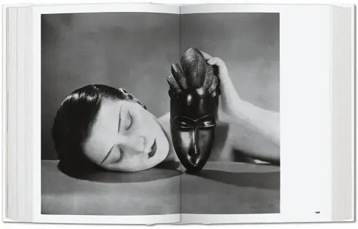 Photo Icons. 50 Landmark Photographs and Their Stories - фото 4