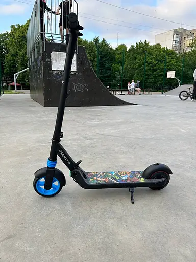 Детский электросамокат GIANT Kids E10 PRO 4.4Ah черный с LED - подсветкой (модель 2025 года) - фото 8