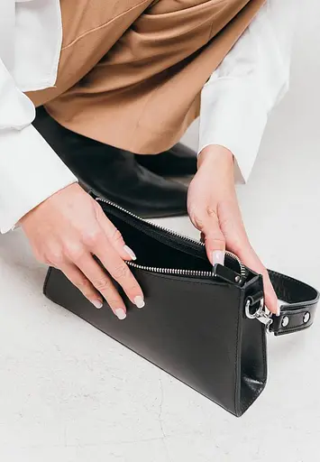 Жіноча шкіряна сумка Sally чорна - фото 4