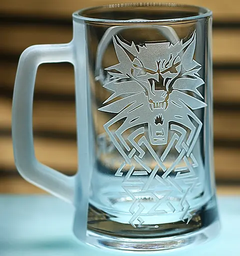 Пивний келих 660 мл пивна кружка гри Відьмак подарунок для фаната гри The Witcher кухоль з гравіюванням - фото 4