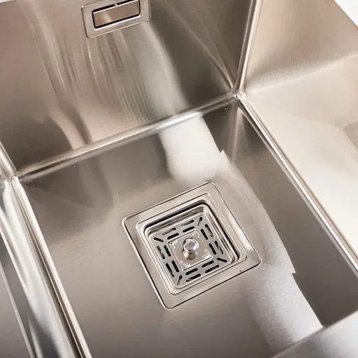 Кухонная мойка Platinum Handmade HDB 780x430x230 на две чаши (квадратный сифон, 3.0/1.0), Нержавеющая сталь - фото 6