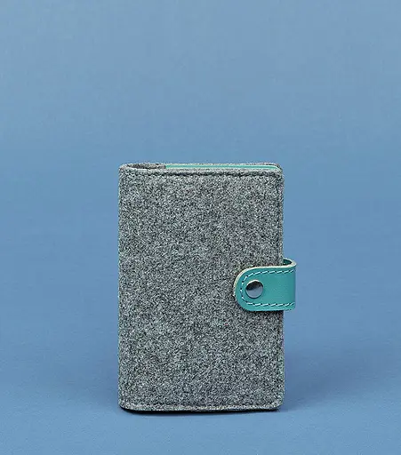 Женская фетровая обложка для паспорта 3.0 с кожаными бирюзовыми вставками - фото 1